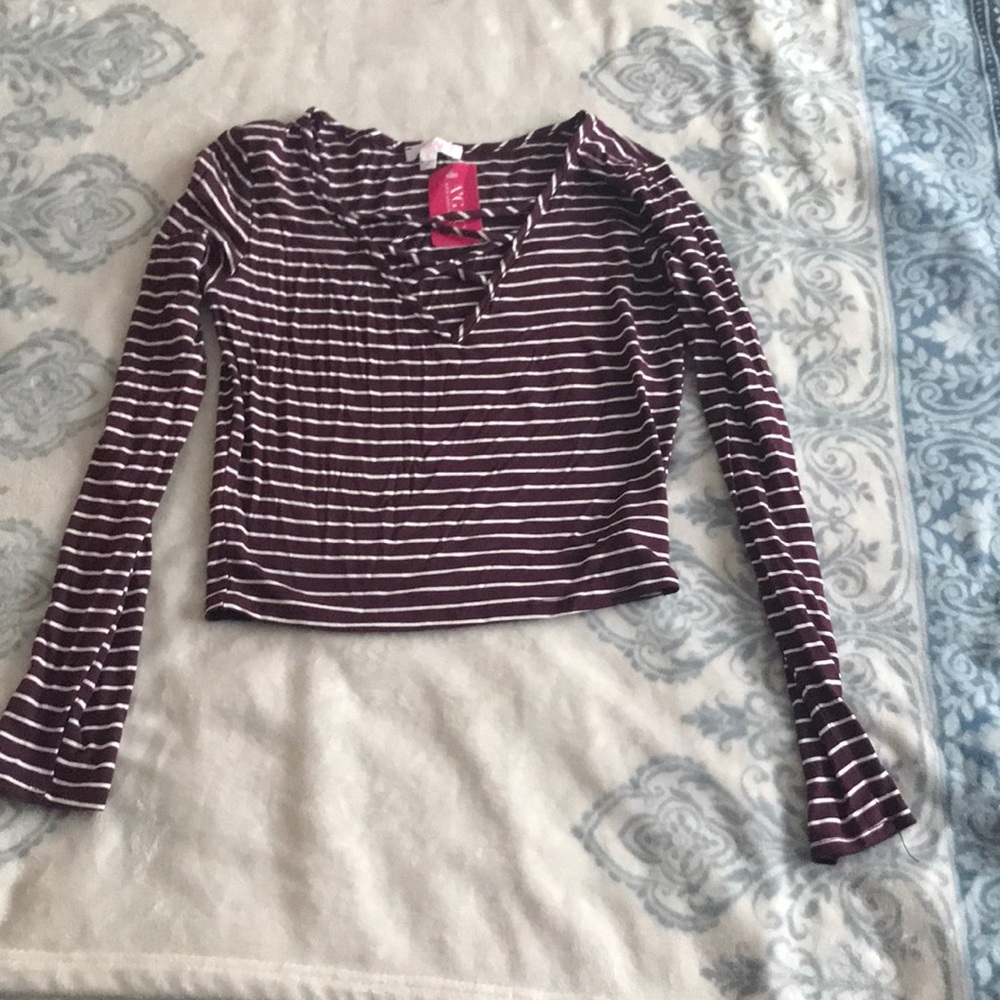 Criss cross v neck cropped long sleeve